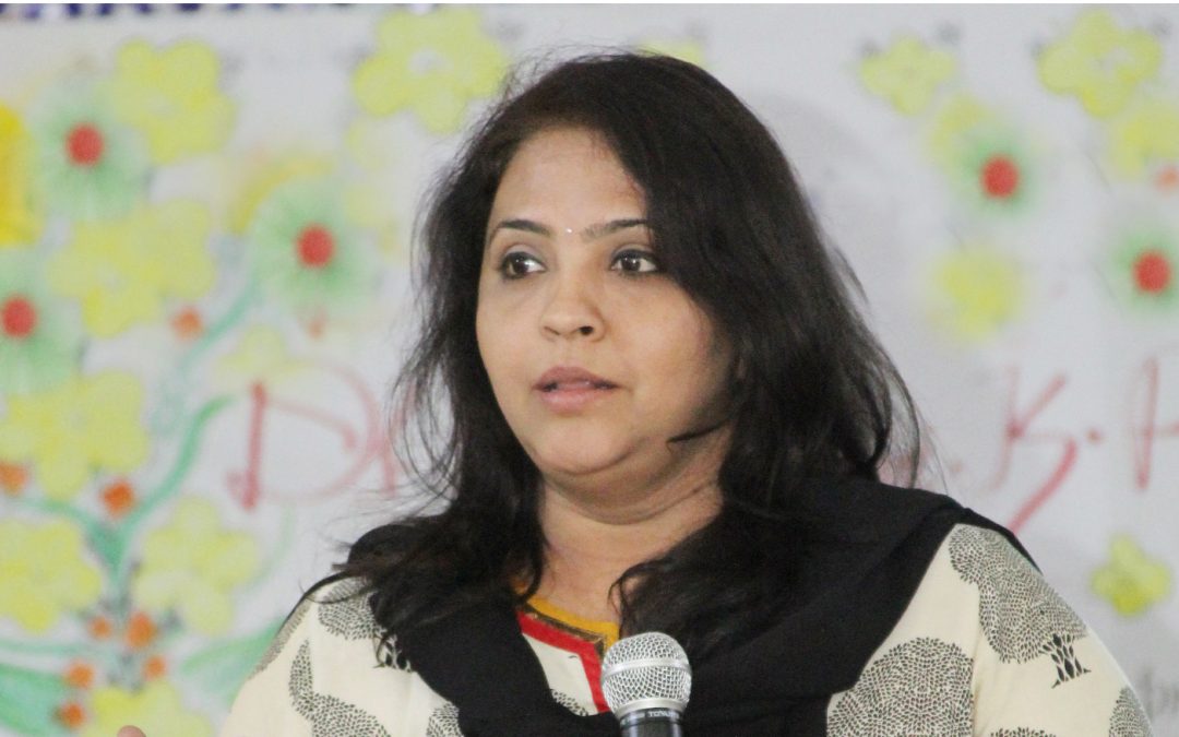 Dr.K.R. Maalathi holds a seminar for students